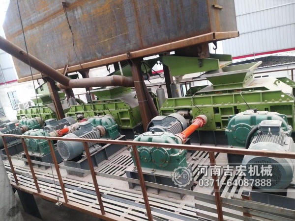 河南細(xì)沙制沙機(jī)哪種設(shè)備比較好,推薦吉宏機(jī)械對(duì)輥破碎機(jī)！